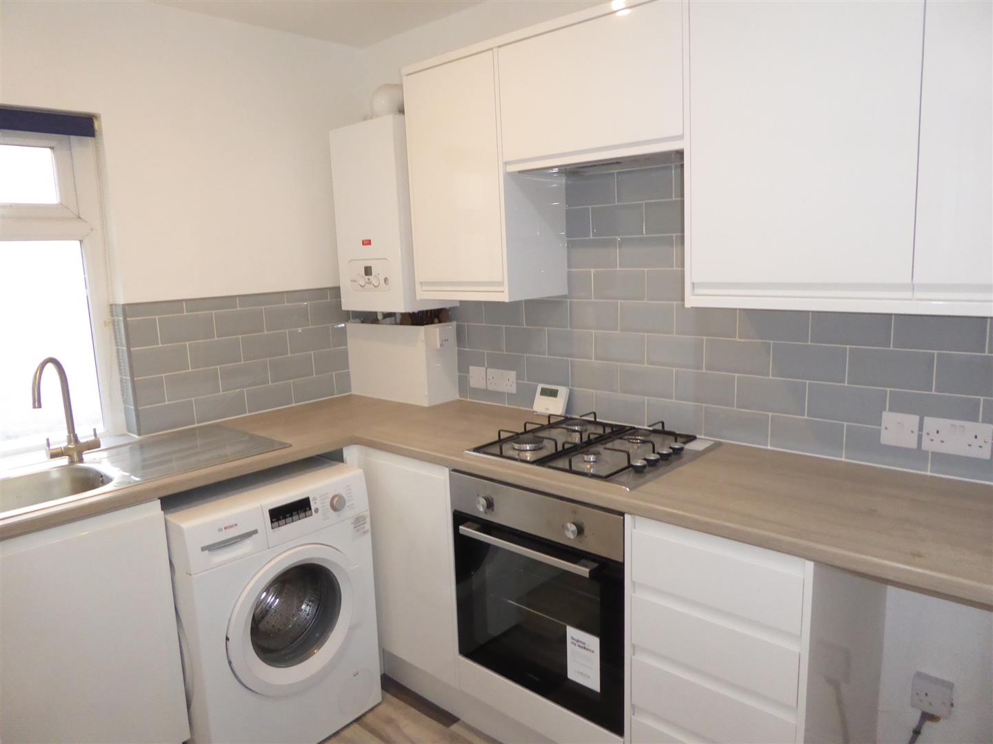 2 Bed Flat To Rent - Main Image